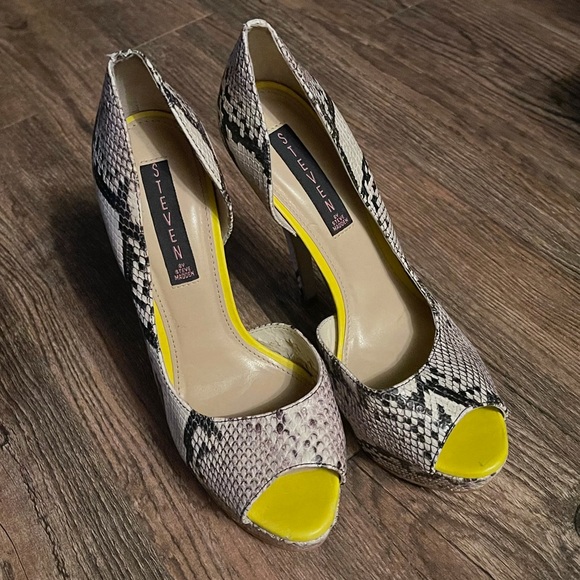 EUC Steven by Steve Madden AmplifyD 🐍 Snakeskin stilettos - Picture 4 of 12